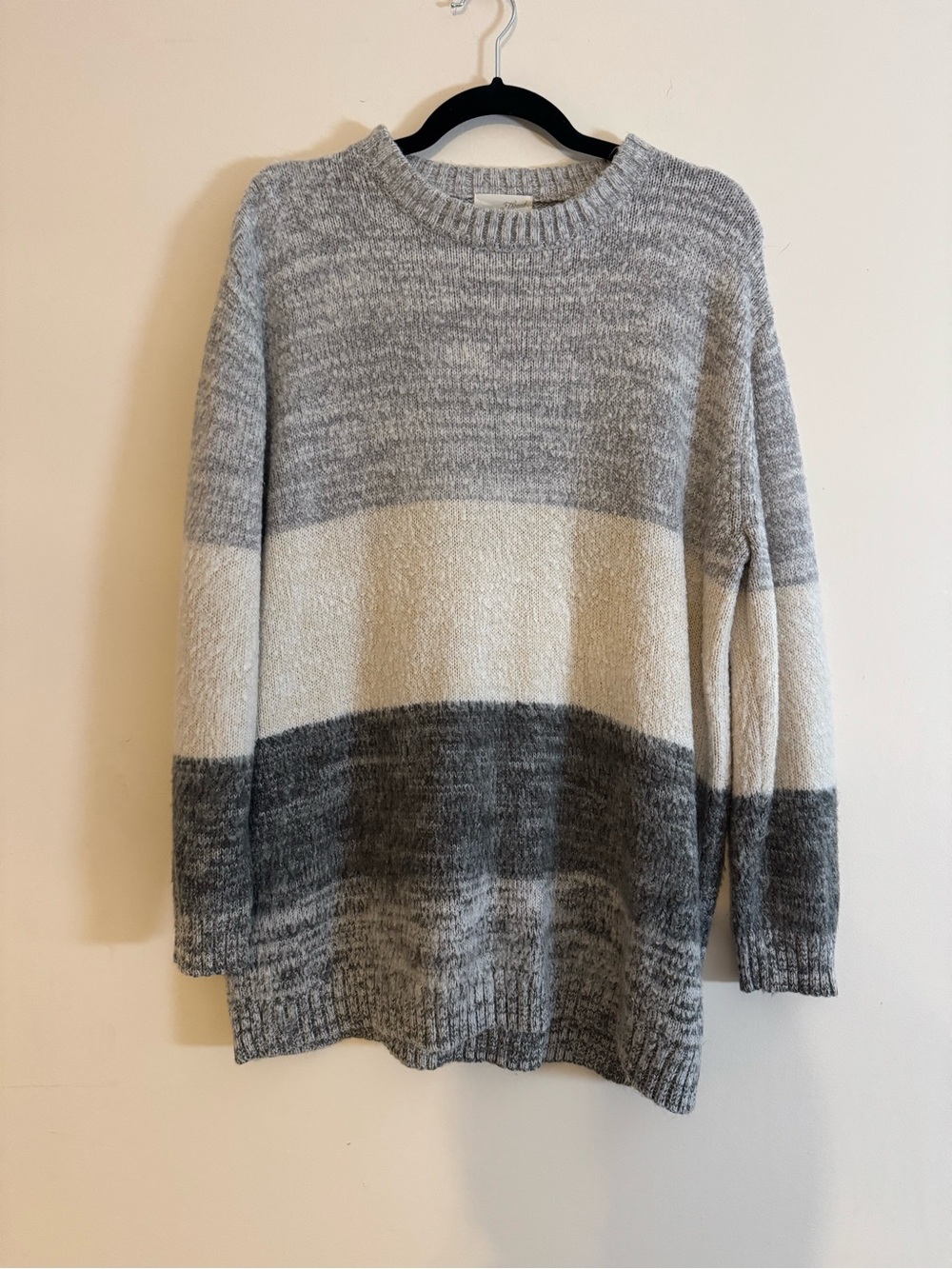 Universal Thread Colorblock Crewneck Sweater - Gray and Cream